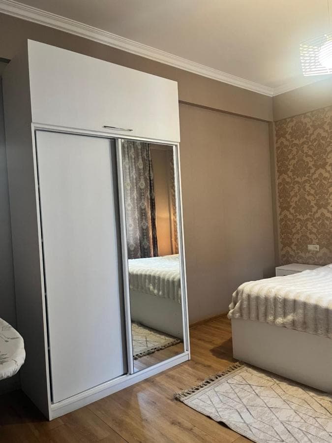 Cozy 3-Room Apartment with City View & Balcony - image 4