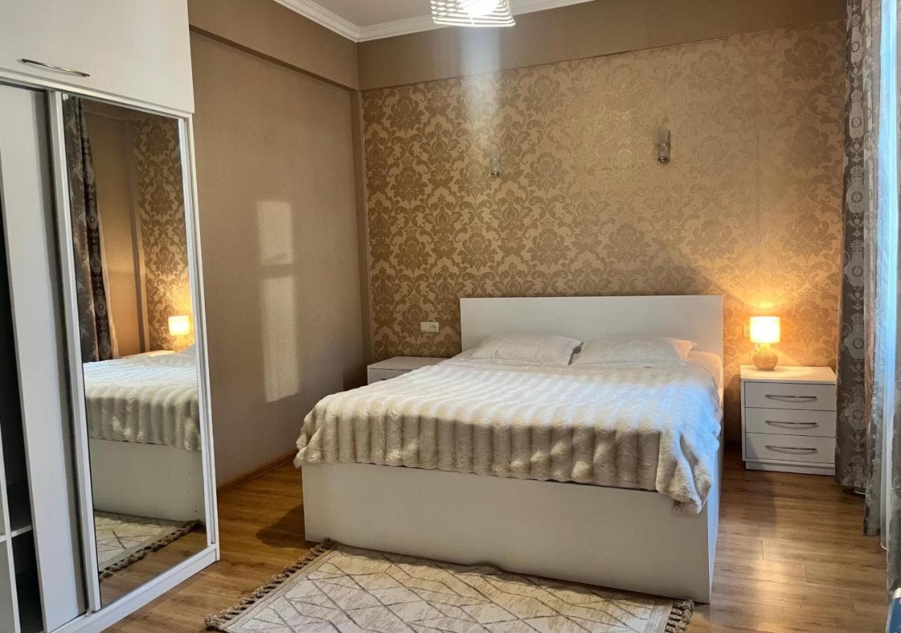 Cozy 3-Room Apartment with City View & Balcony - main image