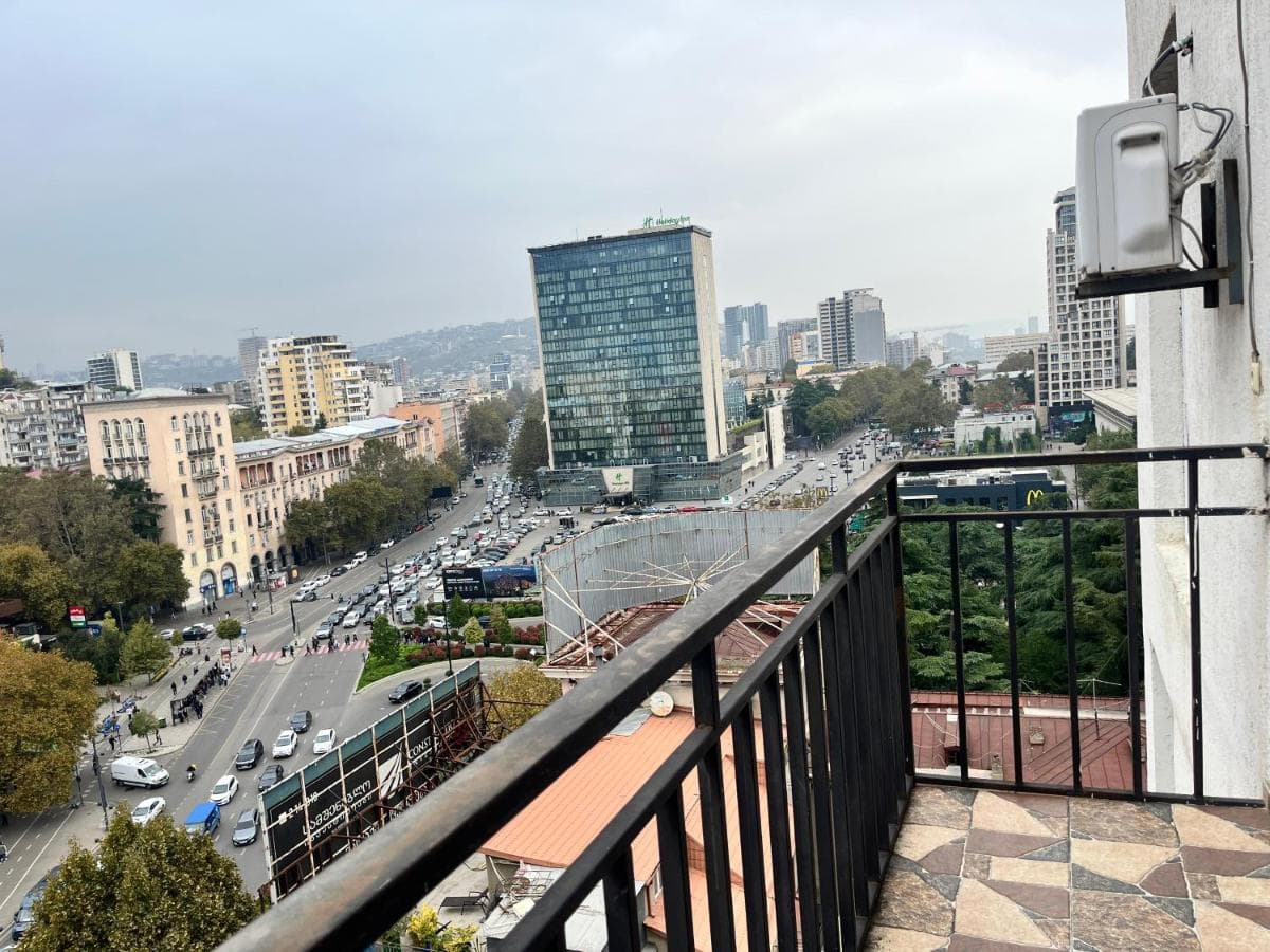 Cozy 3-Room Apartment with City View & Balcony - image 3
