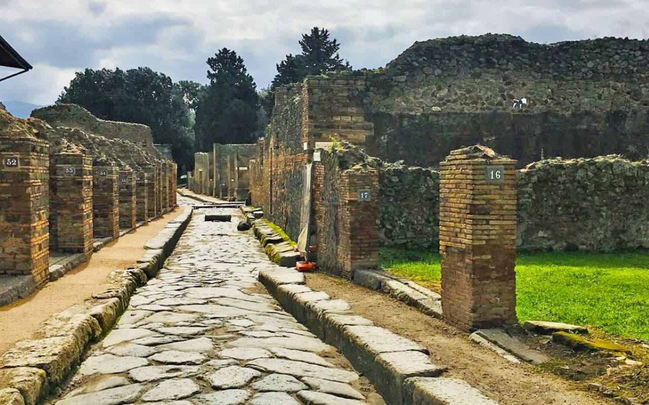 Pompeii and Naples Full-Day Tour from Rome - image 17