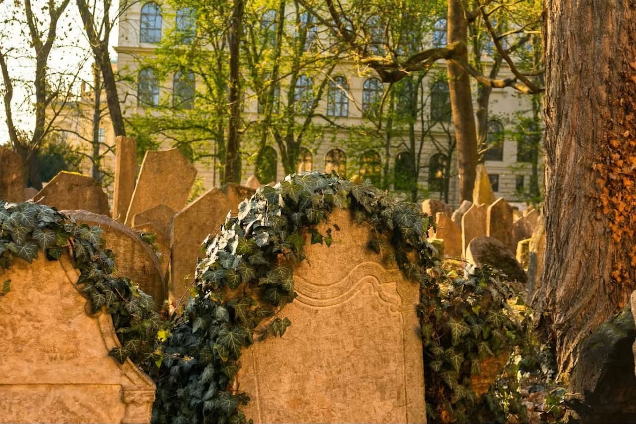 Prague Jewish Quarter Ticket + Guided Introduction + Optional Audio Guide - main image