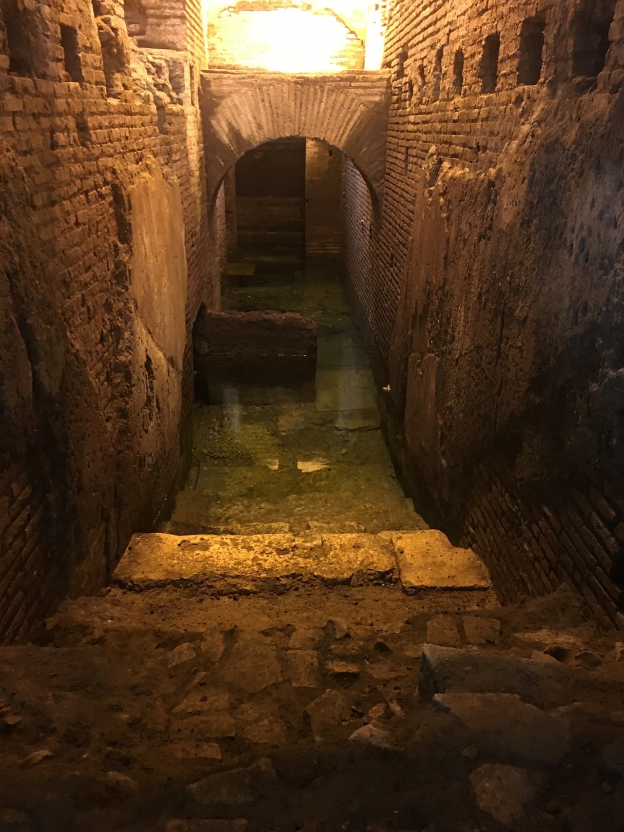 Trevi District Underground: Small Aqueduct Domus - image 2