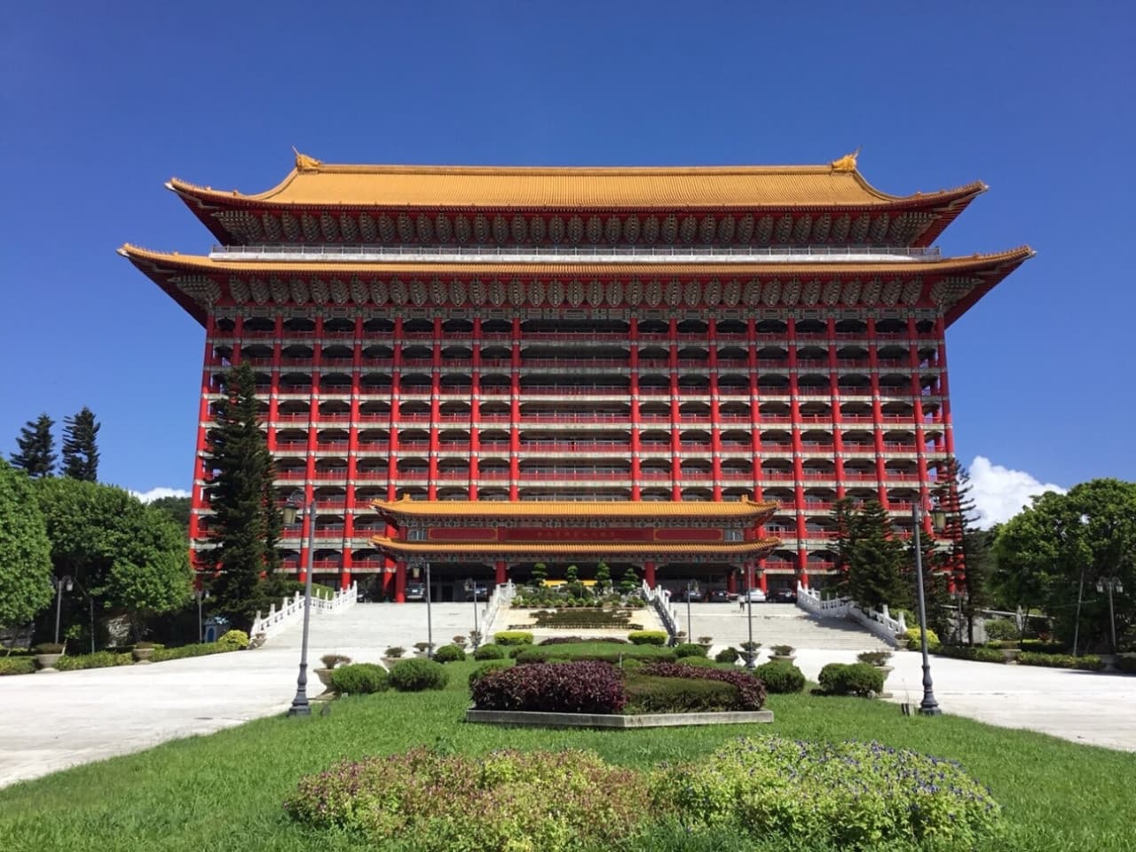 Classic Taipei Landmarks Full-Day Tour: National Palace Museum, Chiang Kai-shek Memorial Hall - image 3