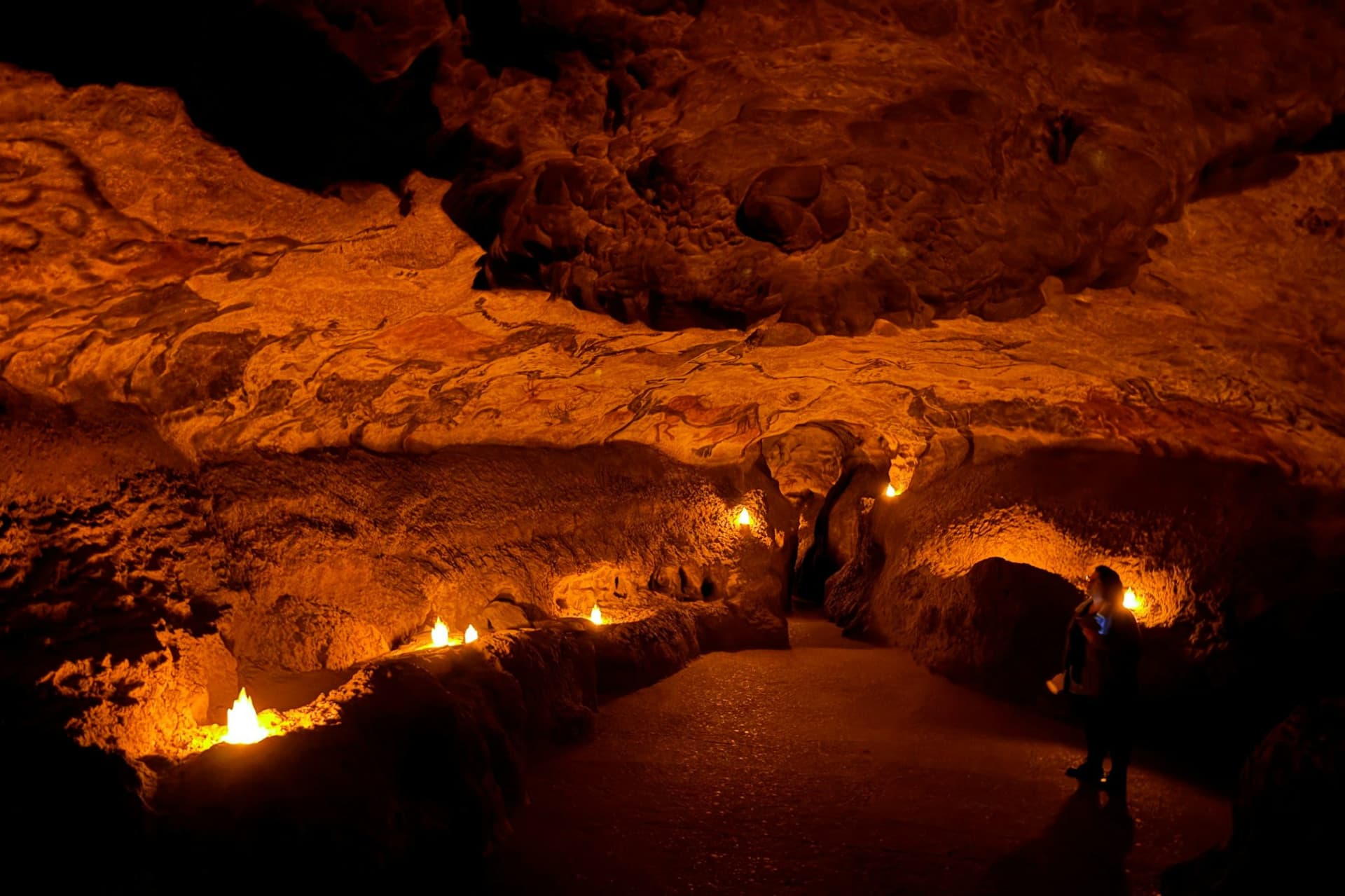 Lascaux II Guided Tour - image 5