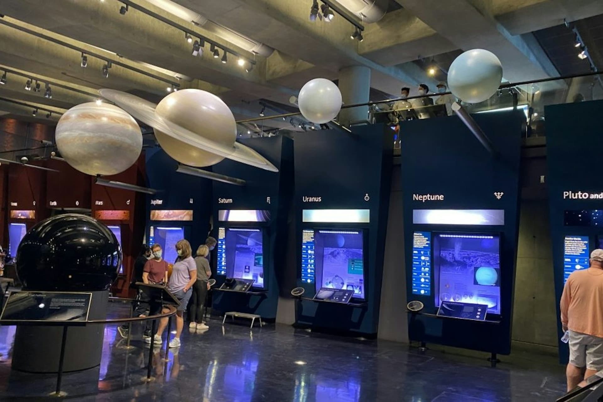 Griffith Observatory: Guided Tour + Planetarium Show Ticket - image 3