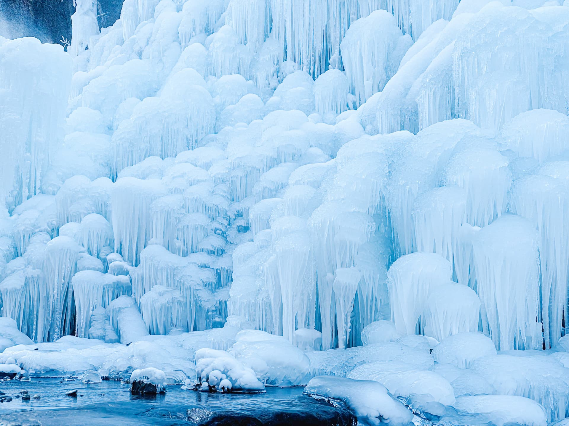 Gyeongju Kookmin Healing Park, Daegu Seomun Market, Songhae Park Ice Wall Full-Day Tour from Busan - image 6