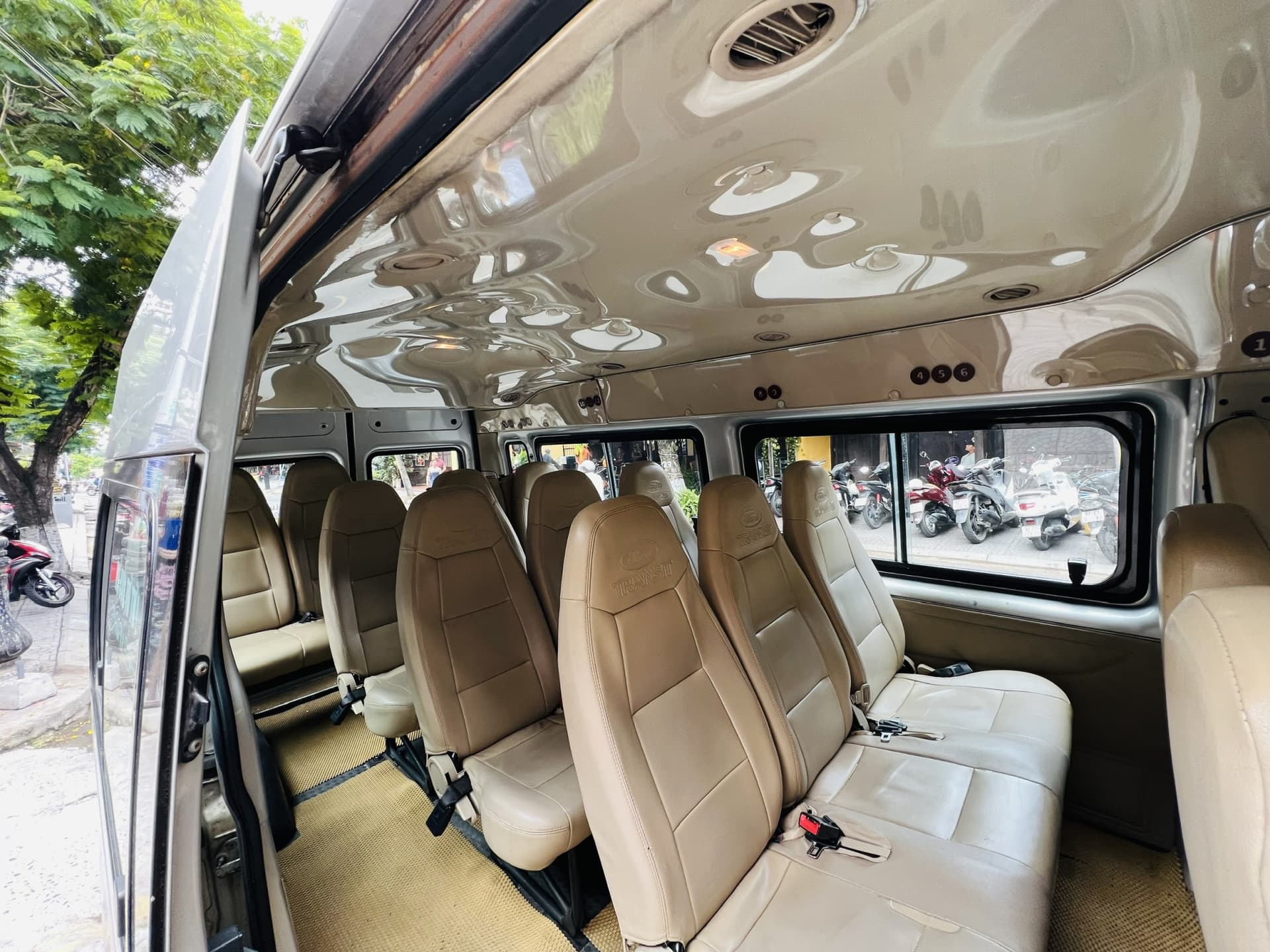 Shuttle Bus Transfers between Da Nang Airport and Hoi An City Centre - main image