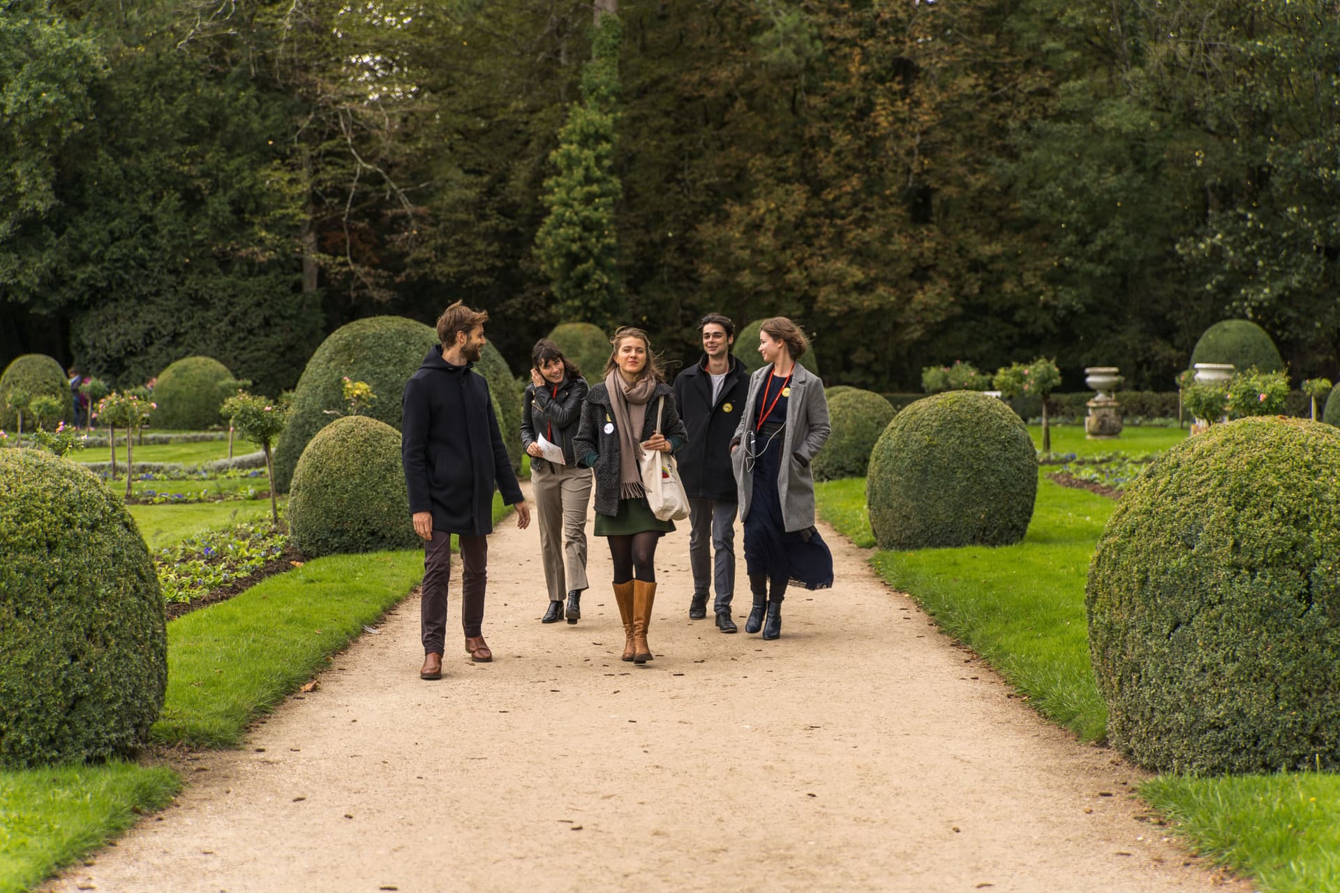 Loire Valley Tour from Paris: Chambord, Chenonceau, and Cheverny Castles - image 11